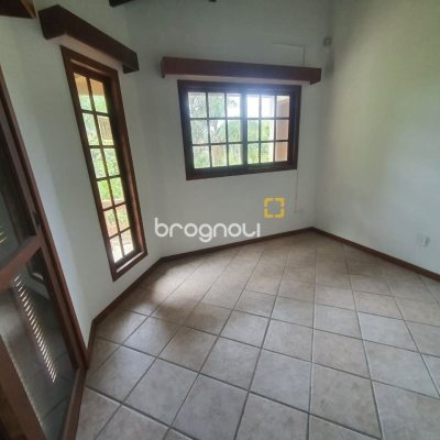 Casa com 350m², 4 quartos (sendo 2 suítes), 4 garagens, no bairro Santo Antônio de Lisboa em Florianópolis