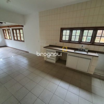 Casa com 350m², 4 quartos (sendo 2 suítes), 4 garagens, no bairro Santo Antônio de Lisboa em Florianópolis