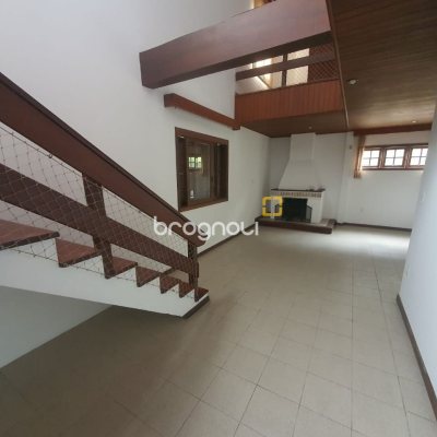 Casa com 350m², 4 quartos (sendo 2 suítes), 4 garagens, no bairro Santo Antônio de Lisboa em Florianópolis