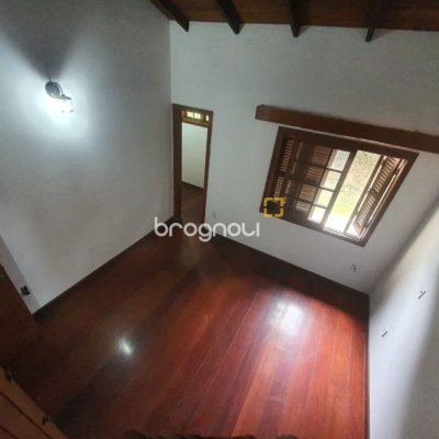 Casa com 350m², 4 quartos (sendo 2 suítes), 4 garagens, no bairro Santo Antônio de Lisboa em Florianópolis