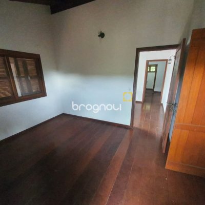 Casa com 350m², 4 quartos (sendo 2 suítes), 4 garagens, no bairro Santo Antônio de Lisboa em Florianópolis