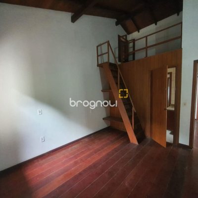 Casa com 350m², 4 quartos (sendo 2 suítes), 4 garagens, no bairro Santo Antônio de Lisboa em Florianópolis