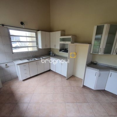 Casa com 350m², 4 quartos (sendo 2 suítes), 4 garagens, no bairro Santo Antônio de Lisboa em Florianópolis