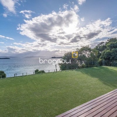 Casa de Condomínio com 680m², 5 quartos (sendo 5 suítes), 6 garagens, no bairro Sambaqui em Florianópolis