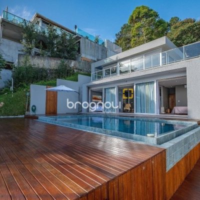 Casa de Condomínio com 680m², 5 quartos (sendo 5 suítes), 6 garagens, no bairro Sambaqui em Florianópolis