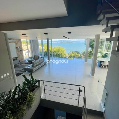 Casa de Condomínio com 680m², 5 quartos (sendo 5 suítes), 6 garagens, no bairro Sambaqui em Florianópolis