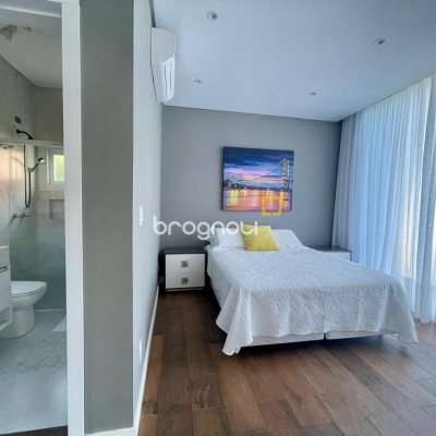 Casa de Condomínio com 680m², 5 quartos (sendo 5 suítes), 6 garagens, no bairro Sambaqui em Florianópolis