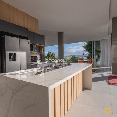 Casa de Condomínio com 680m², 5 quartos (sendo 5 suítes), 6 garagens, no bairro Sambaqui em Florianópolis
