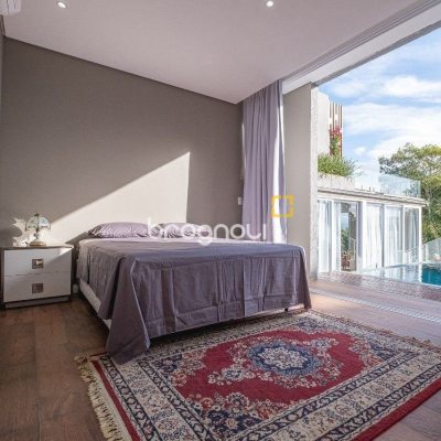 Casa de Condomínio com 680m², 5 quartos (sendo 5 suítes), 6 garagens, no bairro Sambaqui em Florianópolis