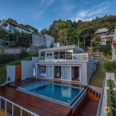 Casa de Condomínio com 680m², 5 quartos (sendo 5 suítes), 6 garagens, no bairro Sambaqui em Florianópolis