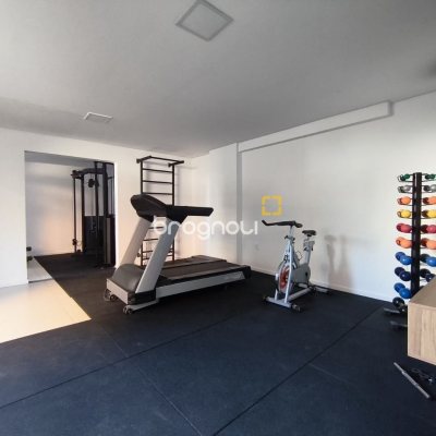 Apartamento com 61m², 2 quartos (sendo 1 suíte), 2 garagens, no bairro Pedra Branca em Palhoça