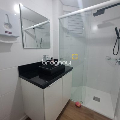 Apartamento com 61m², 2 quartos (sendo 1 suíte), 2 garagens, no bairro Pedra Branca em Palhoça