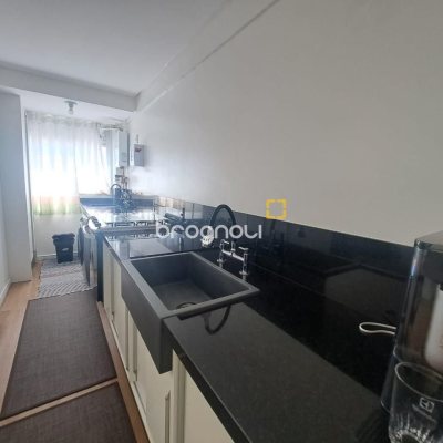 Apartamento com 61m², 2 quartos (sendo 1 suíte), 2 garagens, no bairro Pedra Branca em Palhoça