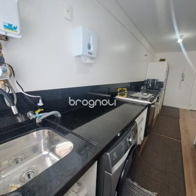 Apartamento com 61m², 2 quartos (sendo 1 suíte), 2 garagens, no bairro Pedra Branca em Palhoça