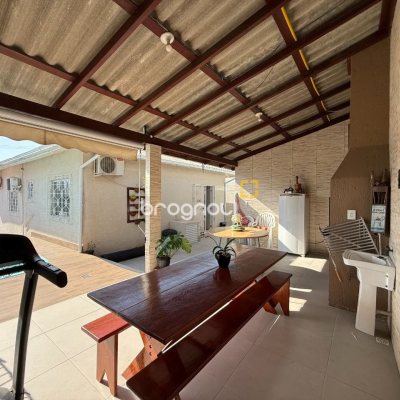 Casa com 112m², 3 quartos, 2 garagens, no bairro Ipiranga em São José