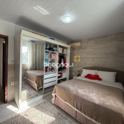 Casa com 112m², 3 quartos, 2 garagens, no bairro Ipiranga em São José