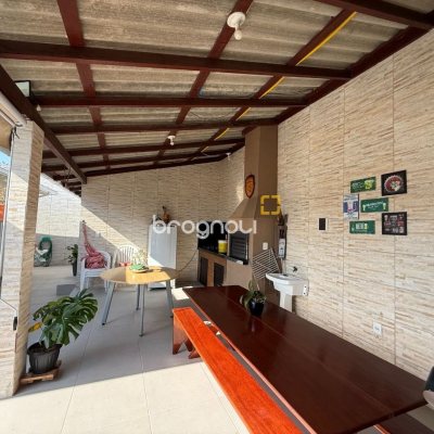 Casa com 112m², 3 quartos, 2 garagens, no bairro Ipiranga em São José