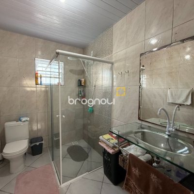 Casa com 112m², 3 quartos, 2 garagens, no bairro Ipiranga em São José