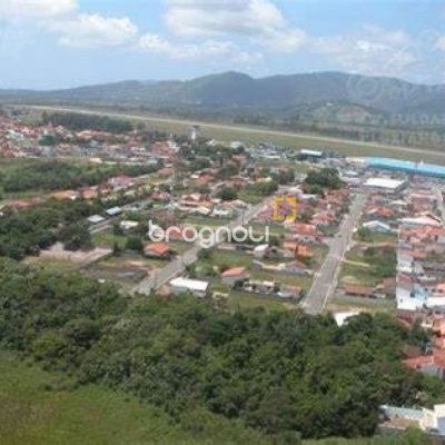 Terreno com 360m², no bairro Carianos em Florianópolis