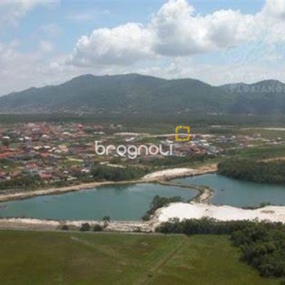 Terreno com 360m², no bairro Carianos em Florianópolis
