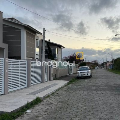 Terreno com 360m², no bairro Carianos em Florianópolis