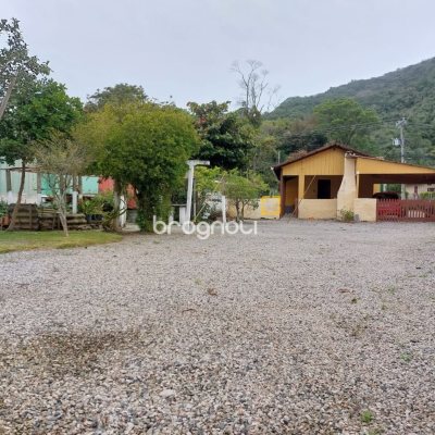 Terreno com 896m², no bairro Ribeirão da Ilha em Florianópolis