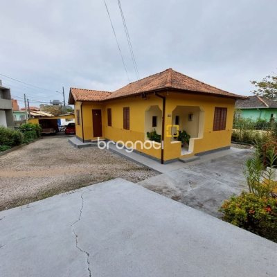 Terreno com 896m², no bairro Ribeirão da Ilha em Florianópolis