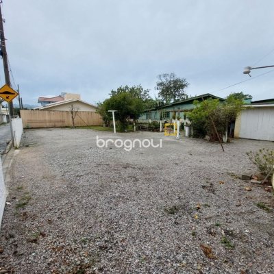 Terreno com 896m², no bairro Ribeirão da Ilha em Florianópolis
