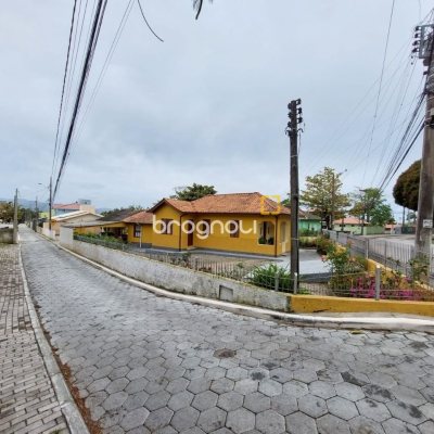Terreno com 896m², no bairro Ribeirão da Ilha em Florianópolis