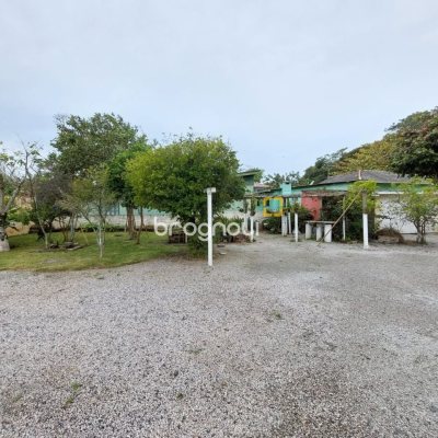 Terreno com 896m², no bairro Ribeirão da Ilha em Florianópolis