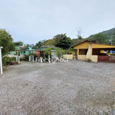 Terreno com 896m², no bairro Ribeirão da Ilha em Florianópolis
