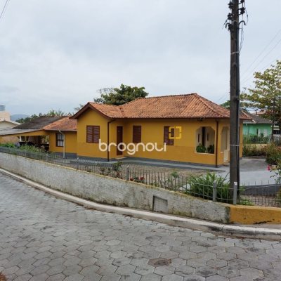Terreno com 896m², no bairro Ribeirão da Ilha em Florianópolis