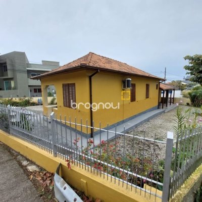 Terreno com 896m², no bairro Ribeirão da Ilha em Florianópolis