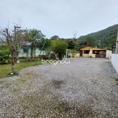 Terreno com 896m², no bairro Ribeirão da Ilha em Florianópolis