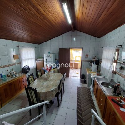 Terreno com 896m², no bairro Ribeirão da Ilha em Florianópolis