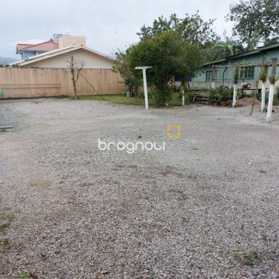 Terreno com 896m², no bairro Ribeirão da Ilha em Florianópolis