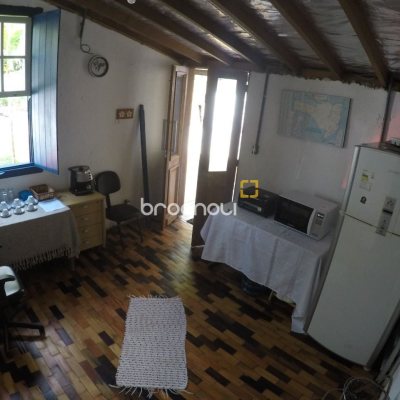 Casa com 80m², 1 quarto, 4 garagens, no bairro Sambaqui em Florianópolis