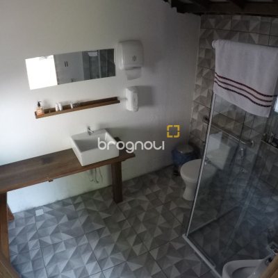 Casa com 80m², 1 quarto, 4 garagens, no bairro Sambaqui em Florianópolis