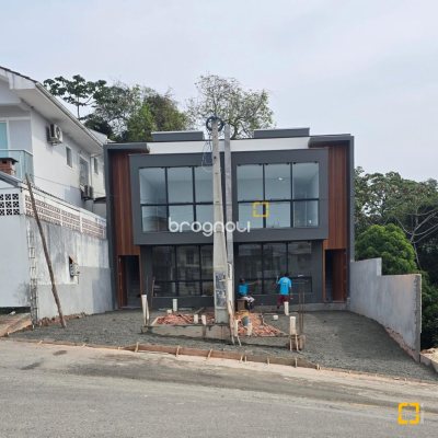 Casa com 97m², 3 quartos (sendo 1 suíte), 1 garagem, no bairro Forquilhas em São José
