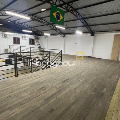 Galpão com 450m², no bairro Barreiros em São José