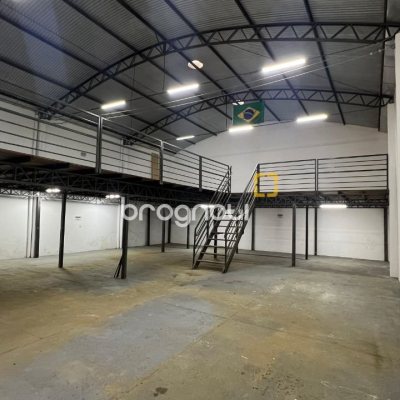 Galpão com 450m², no bairro Barreiros em São José
