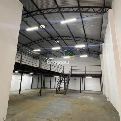 Galpão com 450m², no bairro Barreiros em São José