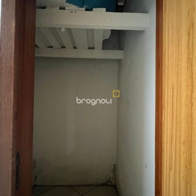Galpão com 450m², no bairro Barreiros em São José