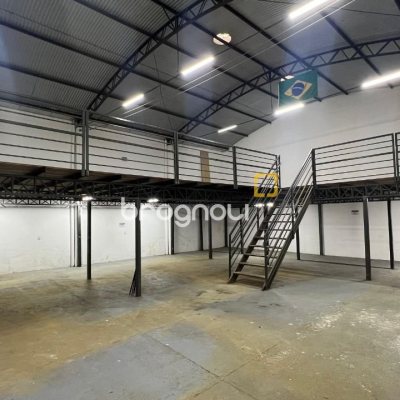 Galpão com 450m², no bairro Barreiros em São José