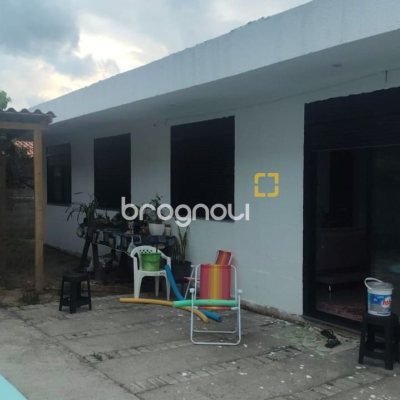 Casa com 180m², 2 quartos (sendo 2 suítes), 3 garagens, no bairro Ratones em Florianópolis