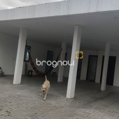 Casa com 180m², 2 quartos (sendo 2 suítes), 3 garagens, no bairro Ratones em Florianópolis