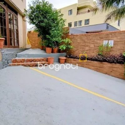 Pousada / Hotel com 490m², 13 quartos (sendo 3 suítes), 2 garagens, no bairro Canasvieiras em Florianópolis
