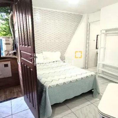 Pousada / Hotel com 490m², 13 quartos (sendo 3 suítes), 2 garagens, no bairro Canasvieiras em Florianópolis