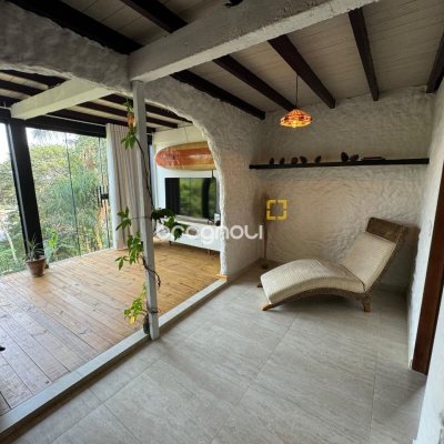 Casa com 100m², 4 quartos, 5 garagens, no bairro Ponta das Canas em Florianópolis
