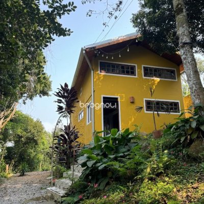 Casa com 100m², 4 quartos, 5 garagens, no bairro Ponta das Canas em Florianópolis
